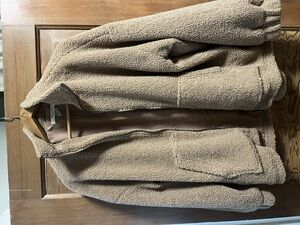 Fuzzy tan jacket / size L